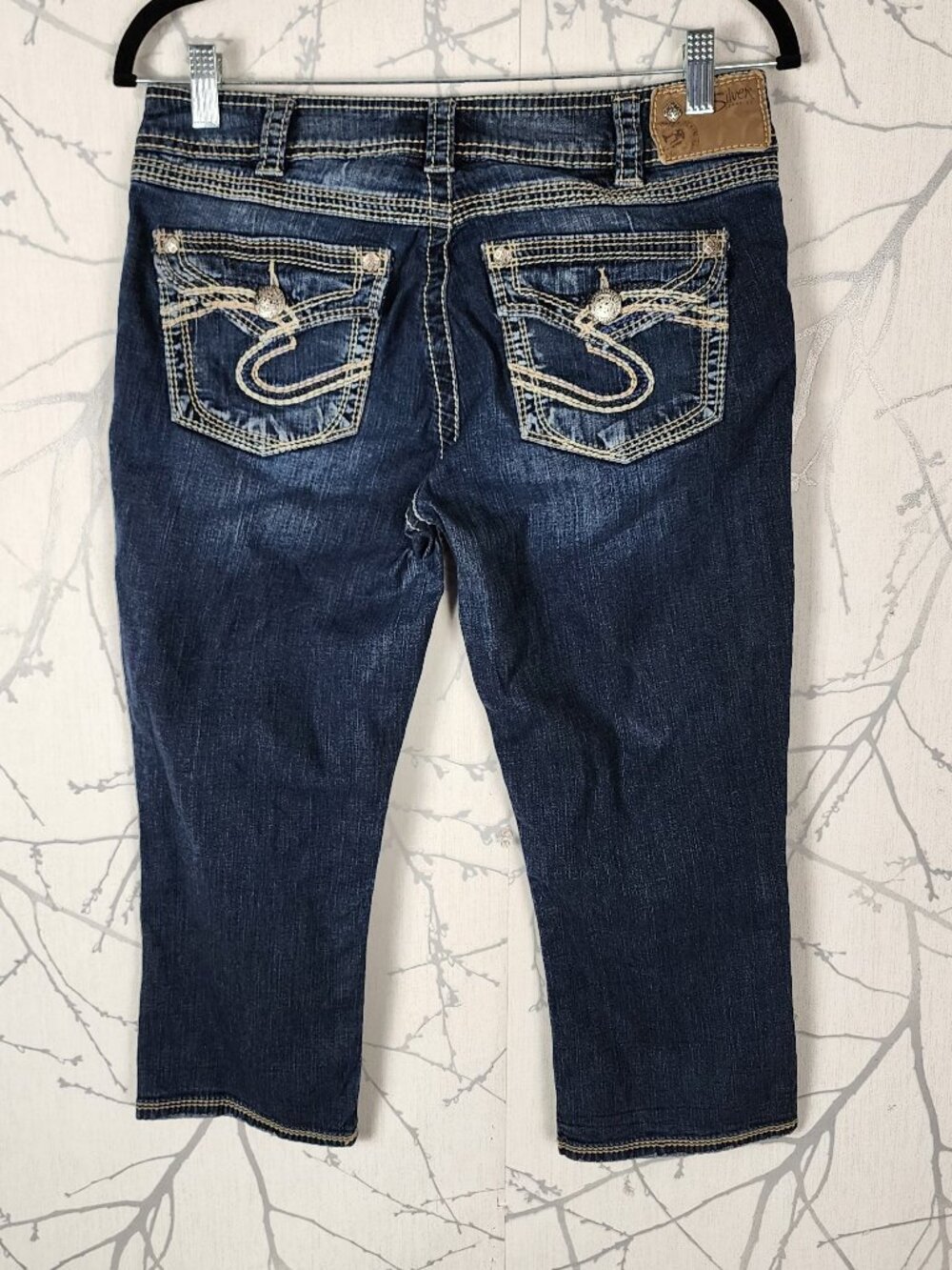 Silver Suki Surplus Dark Wash Low Rise Capri Jeans